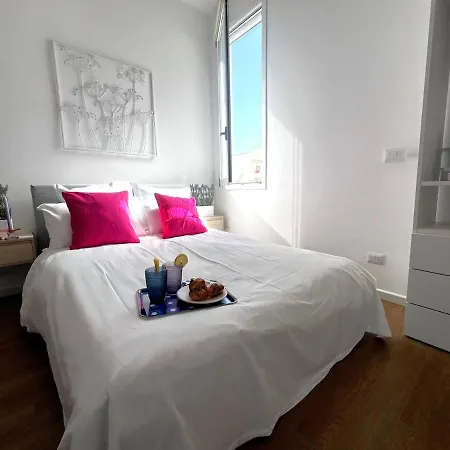 Lilacs And Lemonade Bari