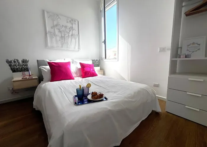 Lilacs And Lemonade Bari