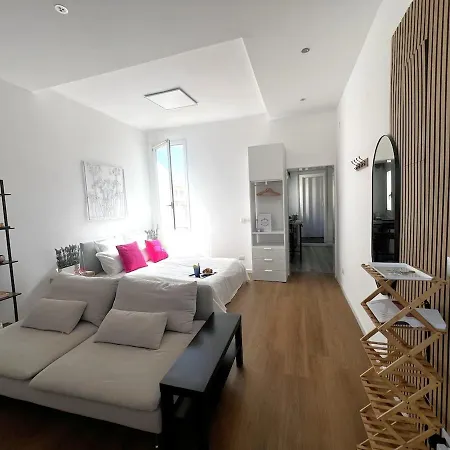 Lilacs And Lemonade Apartment *