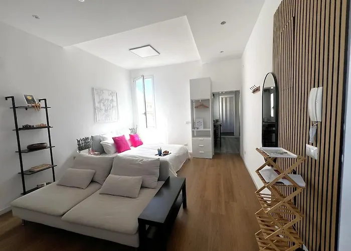 Lilacs And Lemonade Apartment *